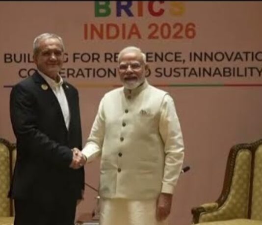 प्रधानमंत्री Narendra Modi और ईरान के राष्ट्रपति Masoud Pezeshkian 🇮🇷 ने ब्रिक्स शिखर सम्मेलन 2026 से इतर द्विपक्षीय बैठक किये
